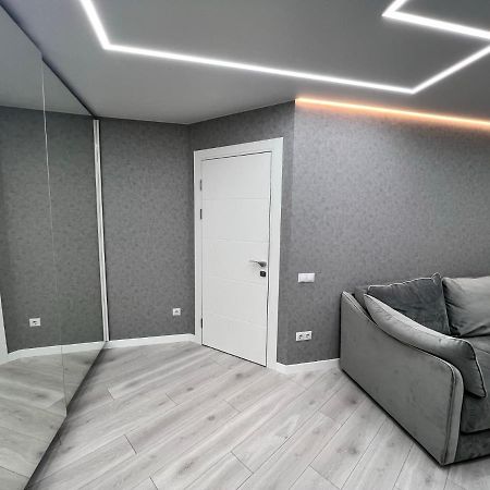 Modern Gagarina Avenue Apartment Dnipro Exterior photo