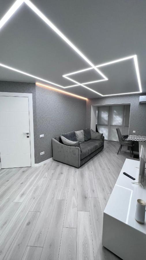 Modern Gagarina Avenue Apartment Dnipro Exterior photo